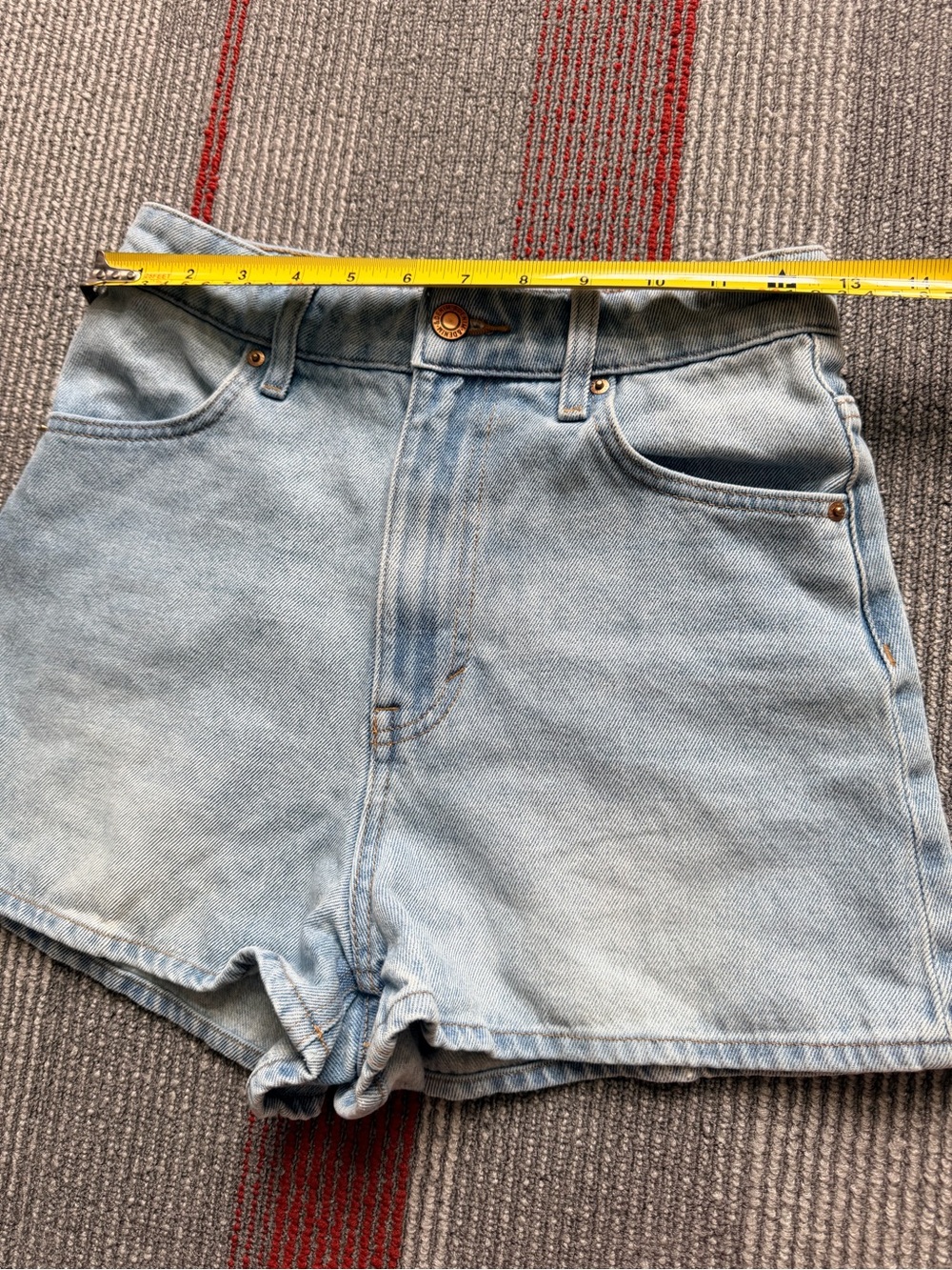 H&M &DENIM Light Wash High-Waisted Vintage Denim Mom Shorts Size 2 - Picture 7 of 7
